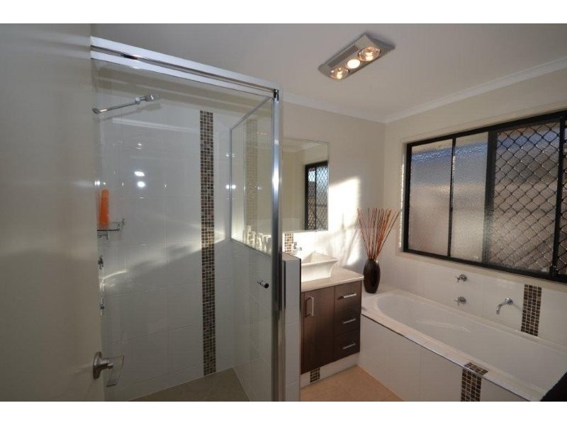 31 Neville Drive, Branyan QLD 4670