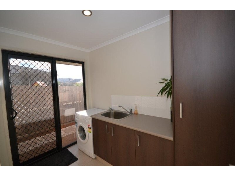 31 Neville Drive, Branyan QLD 4670