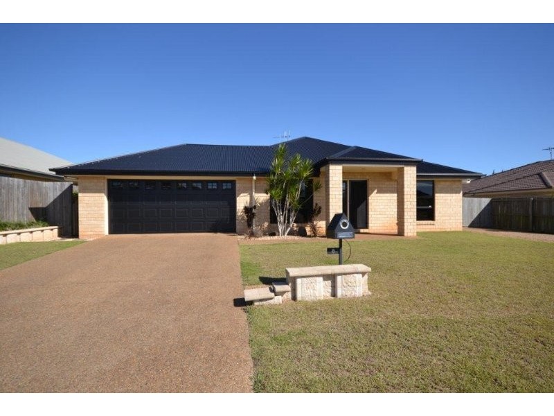 8 Mountney Street, Avoca QLD 4670