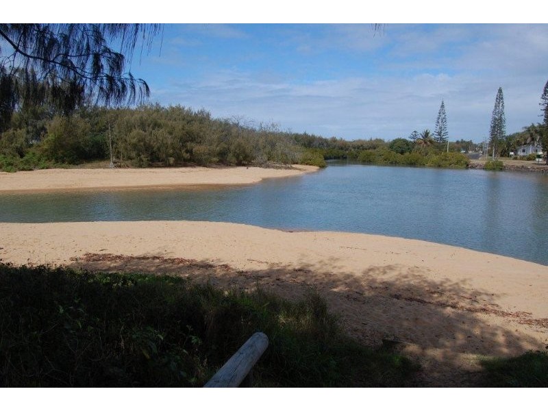 125 Barolin Esplanade, Coral Cove QLD 4670