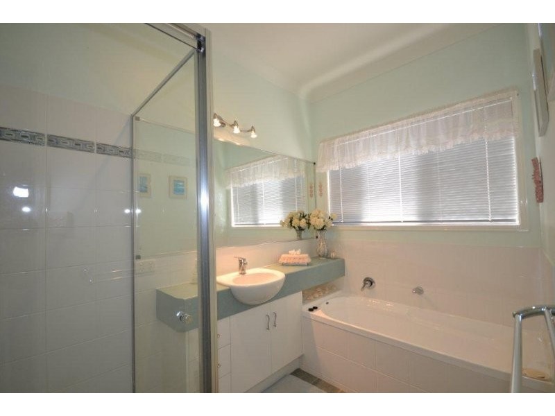 5 Robert John Circuit, Coral Cove QLD 4670
