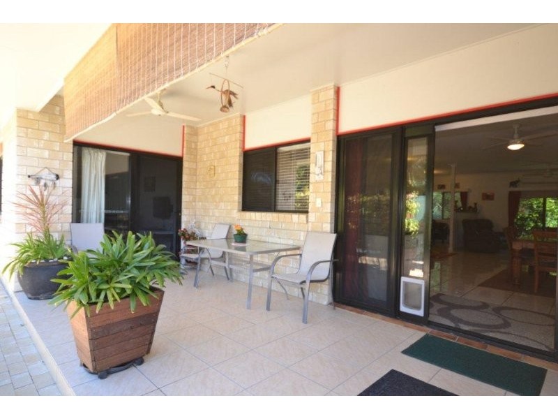 1 Gengers Road, Moore Park Beach QLD 4670