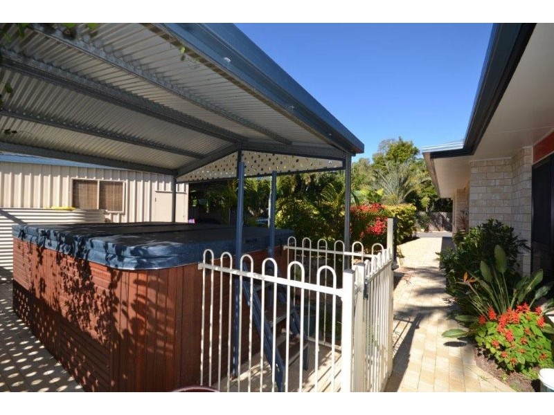 1 Gengers Road, Moore Park Beach QLD 4670