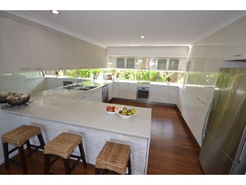 1 Tuckeroo Close, Coral Cove QLD 4670