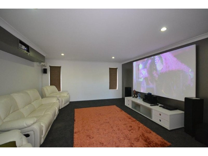 1 Tuckeroo Close, Coral Cove QLD 4670