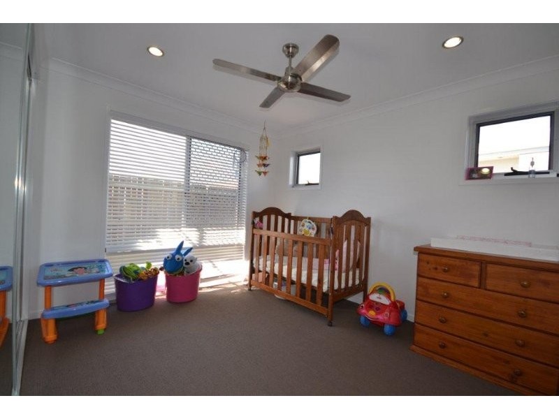 1 Tuckeroo Close, Coral Cove QLD 4670