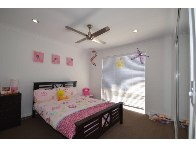 1 Tuckeroo Close, Coral Cove QLD 4670