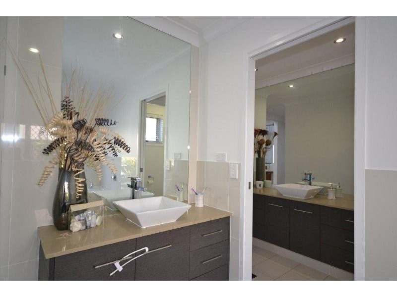 1 Tuckeroo Close, Coral Cove QLD 4670