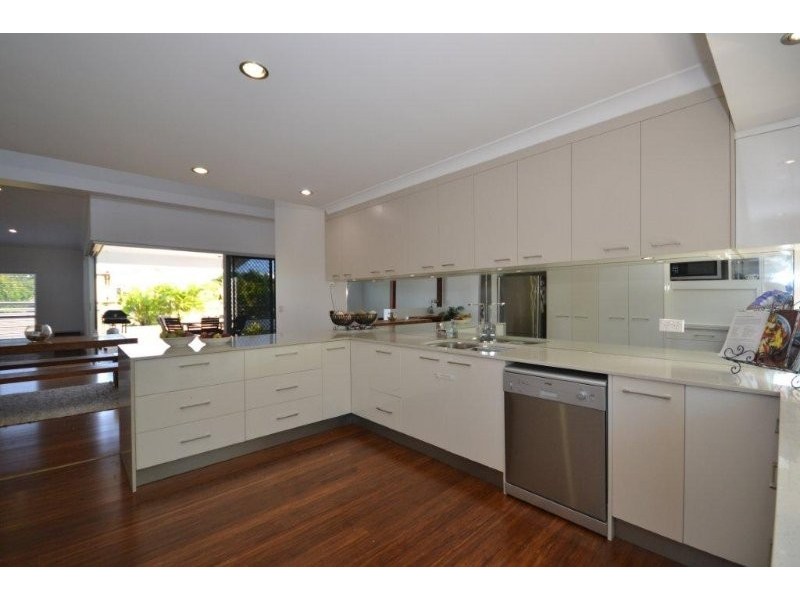 1 Tuckeroo Close, Coral Cove QLD 4670