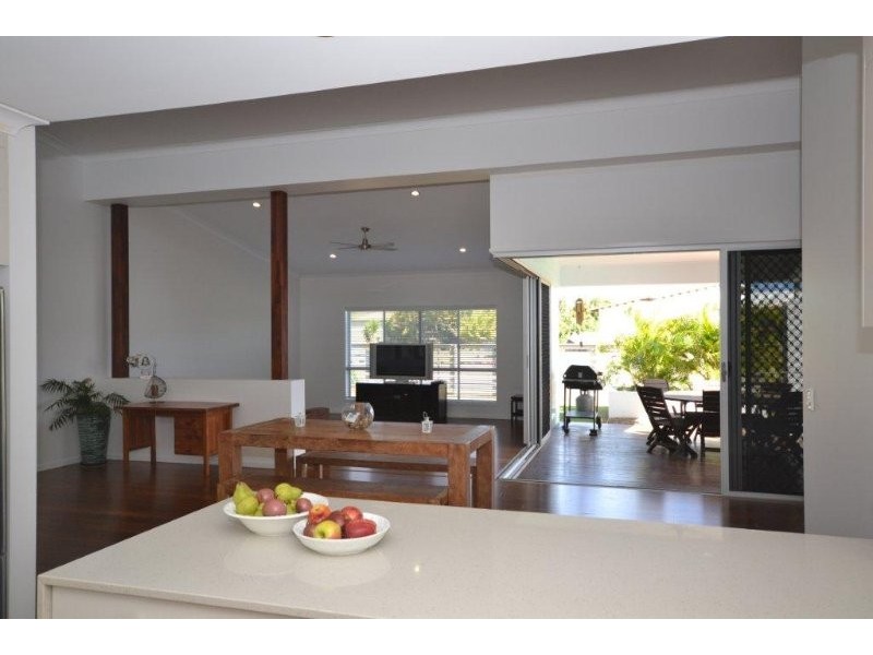 1 Tuckeroo Close, Coral Cove QLD 4670