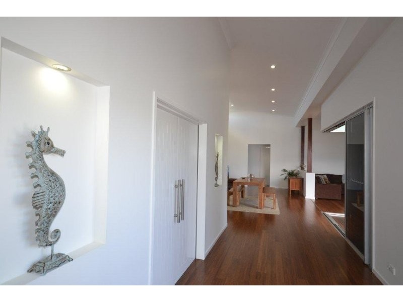1 Tuckeroo Close, Coral Cove QLD 4670