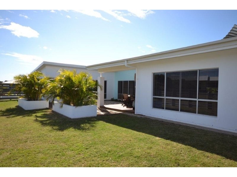 1 Tuckeroo Close, Coral Cove QLD 4670