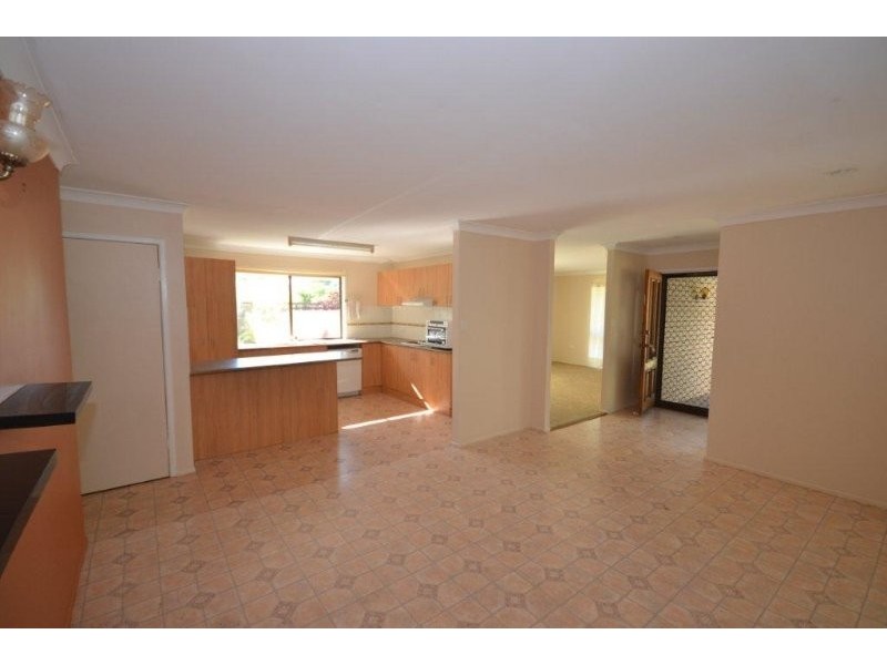 6 Faithfull Crescent, Avenell Heights QLD 4670