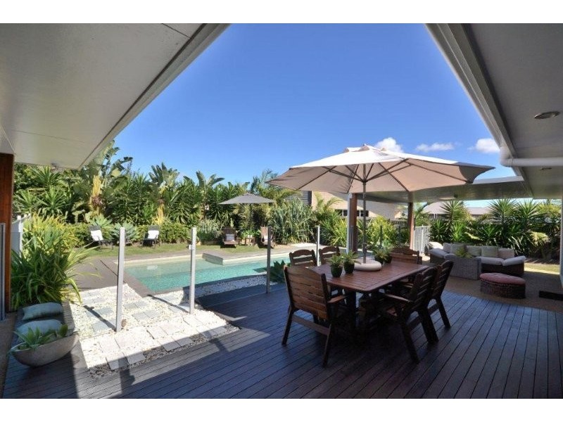 4 Leon Place, Coral Cove QLD 4670