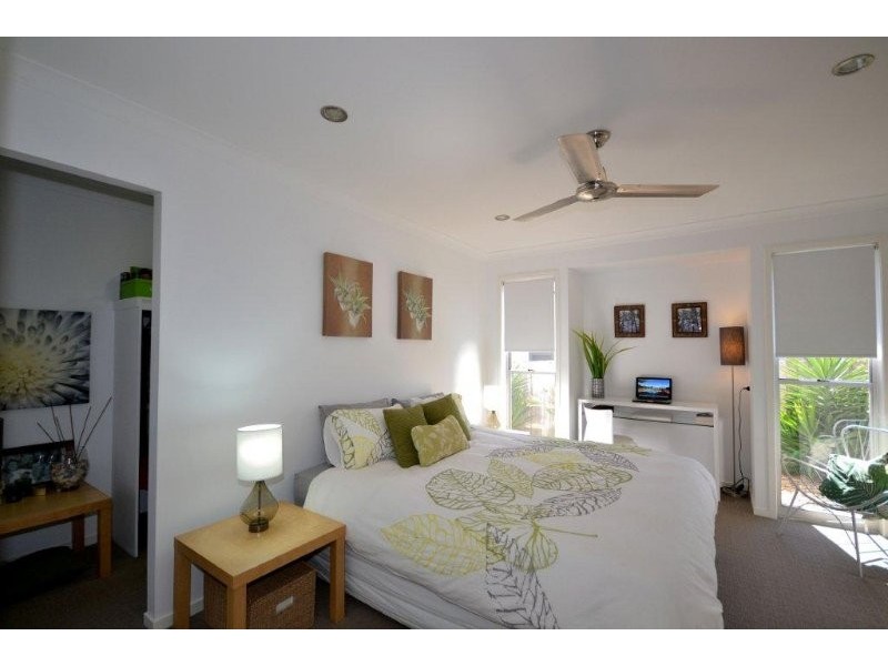 4 Leon Place, Coral Cove QLD 4670