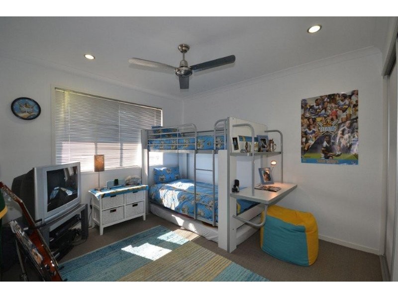 4 Leon Place, Coral Cove QLD 4670