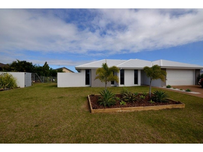 4 Leon Place, Coral Cove QLD 4670