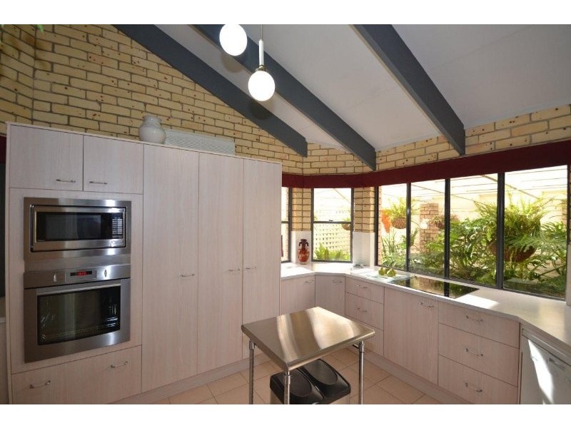 1 St Lucia Crescent, Avoca QLD 4670