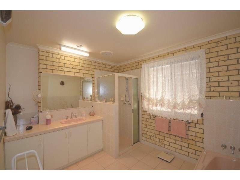 1 St Lucia Crescent, Avoca QLD 4670