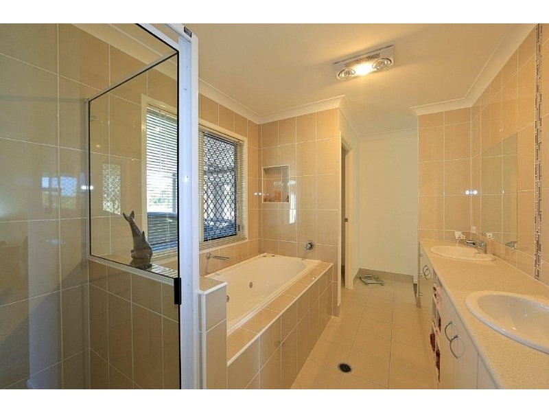 9 Schirmers Court, Moore Park Beach QLD 4670