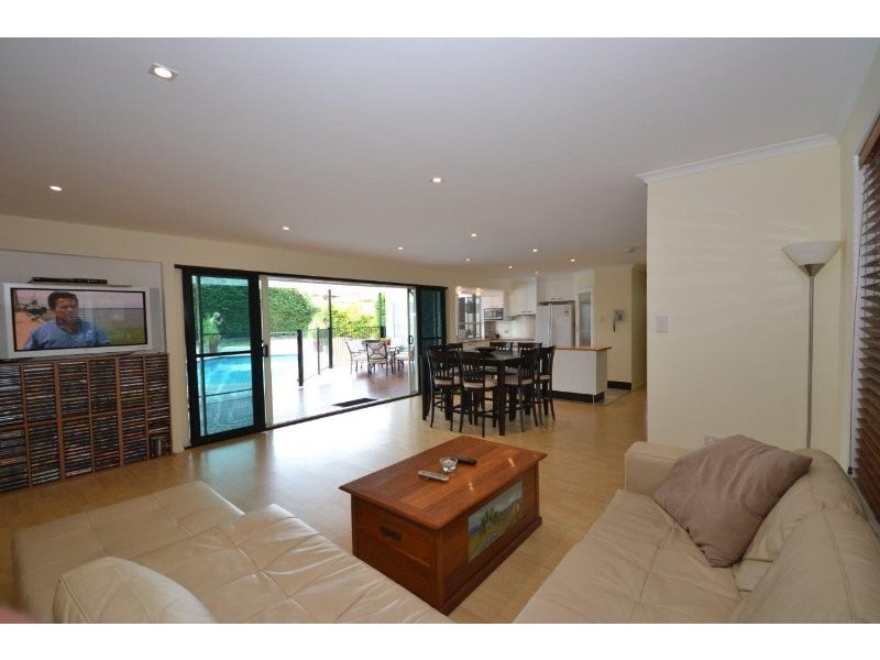 18 Wilson Street, Kepnock QLD 4670