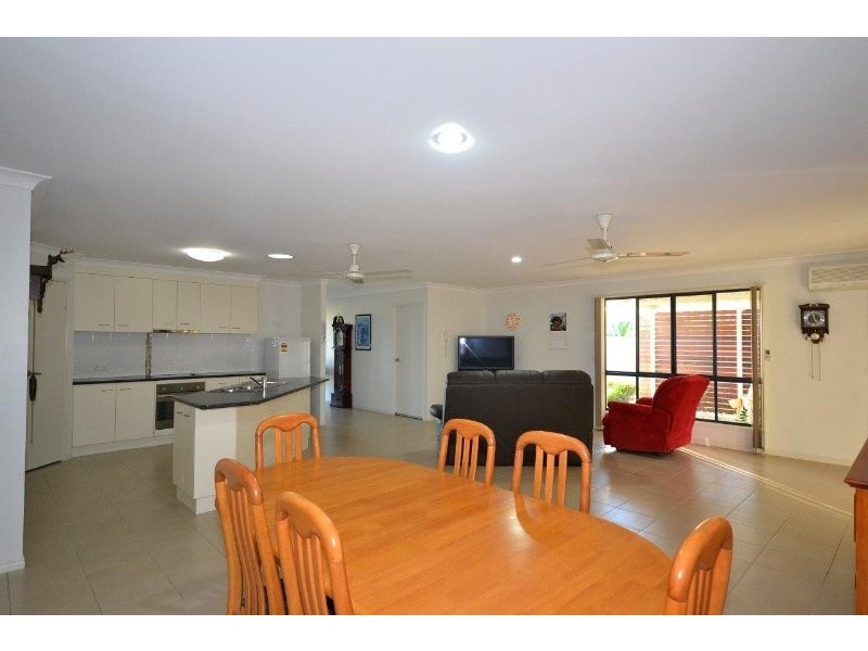 20 Bisdee Street, Coral Cove QLD 4670