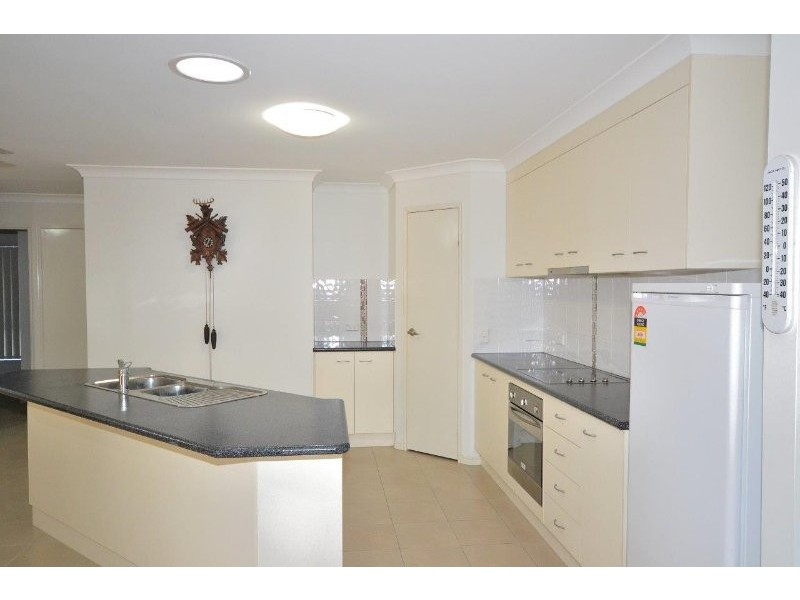 20 Bisdee Street, Coral Cove QLD 4670