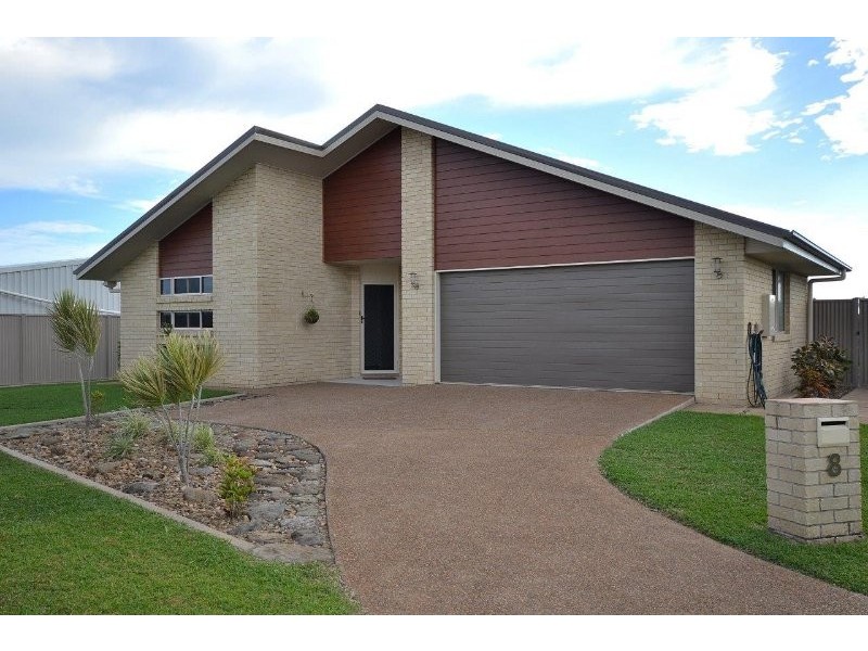8 McCallum Close, Coral Cove QLD 4670
