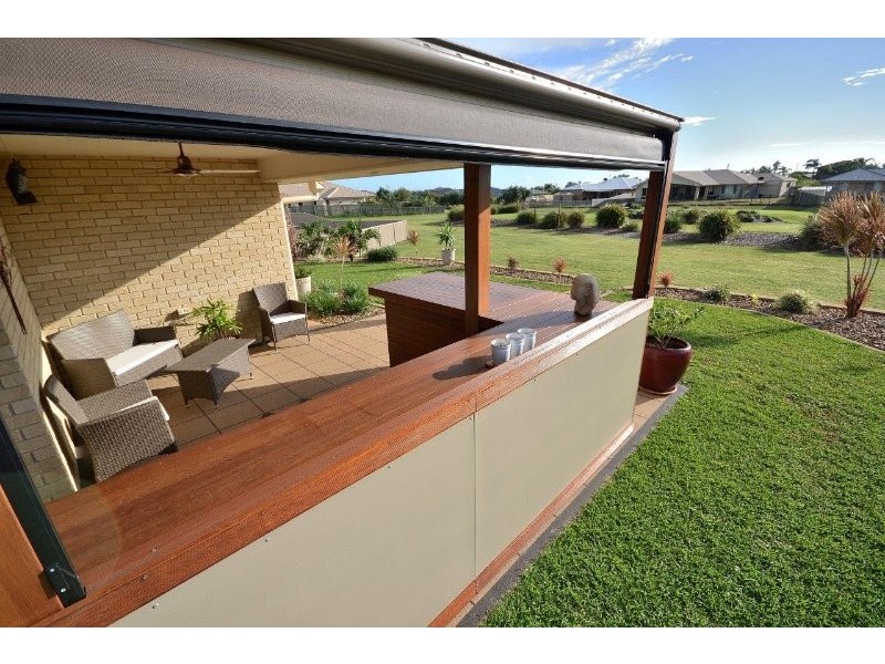 8 McCallum Close, Coral Cove QLD 4670