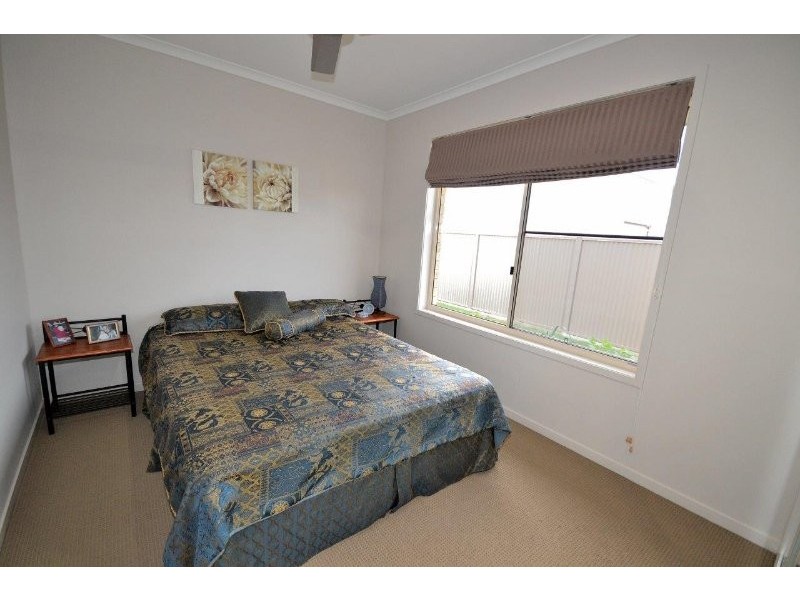 8 McCallum Close, Coral Cove QLD 4670