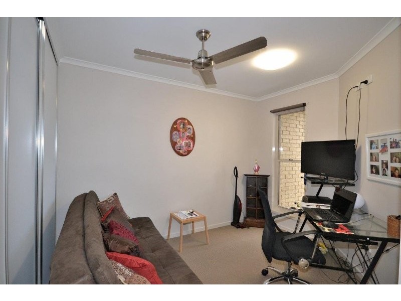 8 McCallum Close, Coral Cove QLD 4670