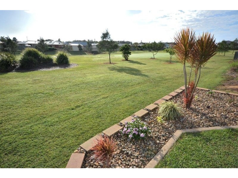 8 McCallum Close, Coral Cove QLD 4670