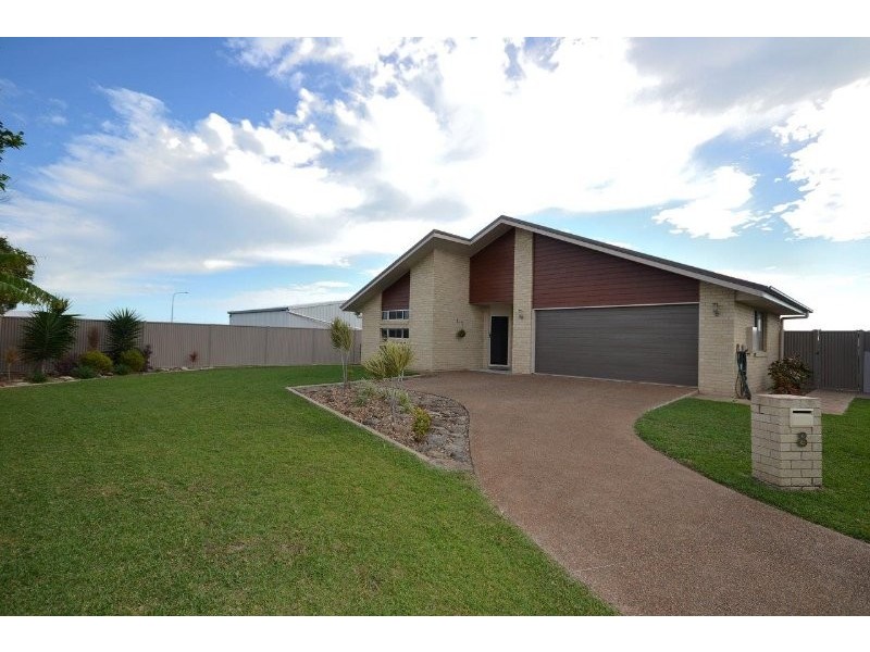 8 McCallum Close, Coral Cove QLD 4670