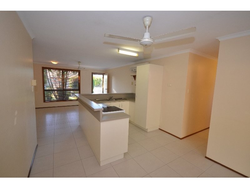1/18a McLachlan Drive, Avenell Heights QLD 4670