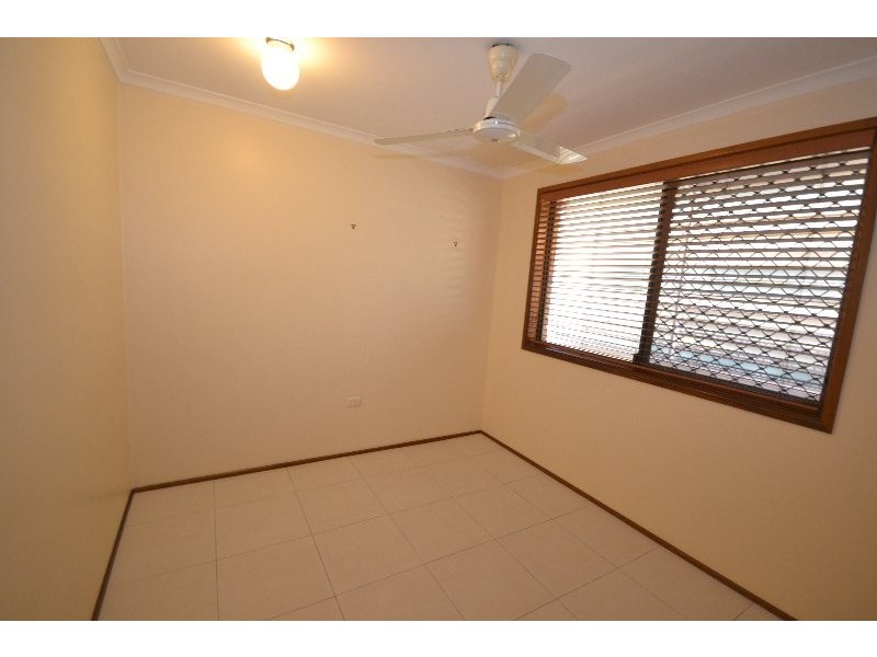 1/18a McLachlan Drive, Avenell Heights QLD 4670