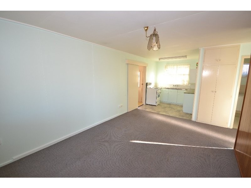 1 / 8 Logan Street, Norville QLD 4670