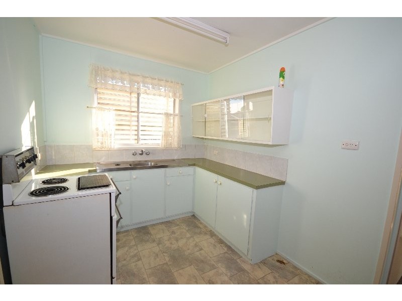 1 / 8 Logan Street, Norville QLD 4670