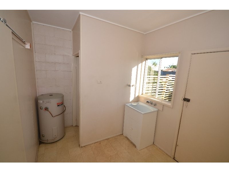 1 / 8 Logan Street, Norville QLD 4670
