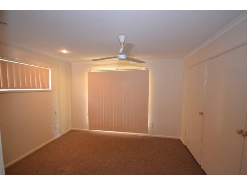 8 Pecton Place, Avenell Heights QLD 4670
