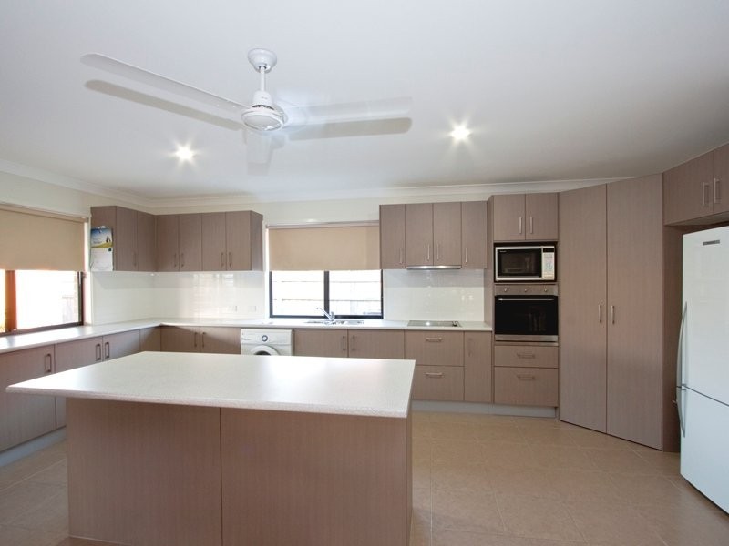 1 Kingsview Court, Little Mountain QLD 4551