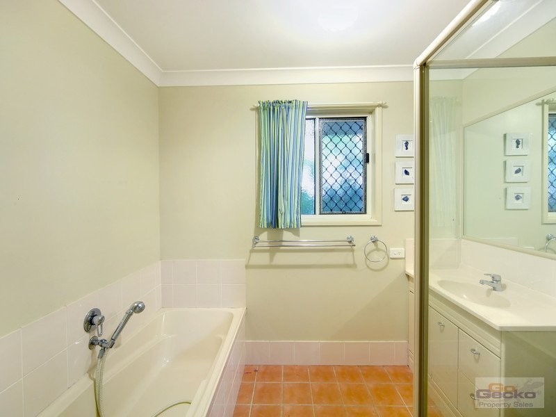 12 Heatherdale Court, Little Mountain QLD 4551