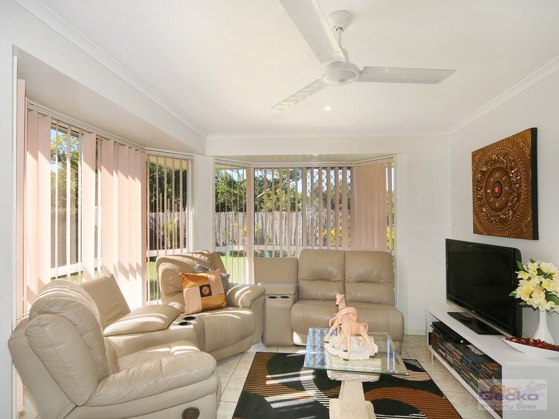 38 Lakeshore Place, Little Mountain QLD 4551