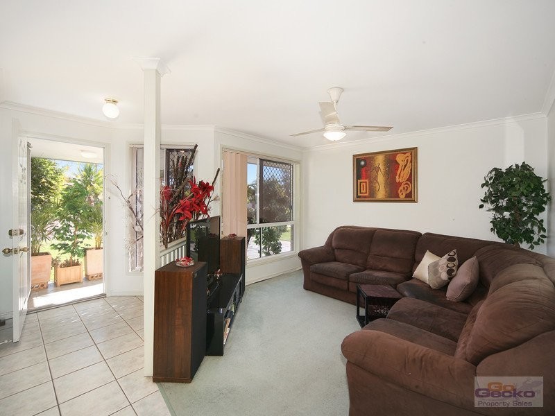 38 Lakeshore Place, Little Mountain QLD 4551