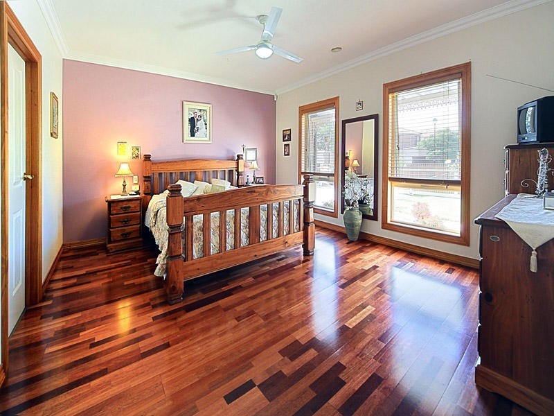 17 Waranga Close, Caroline Springs VIC 3023