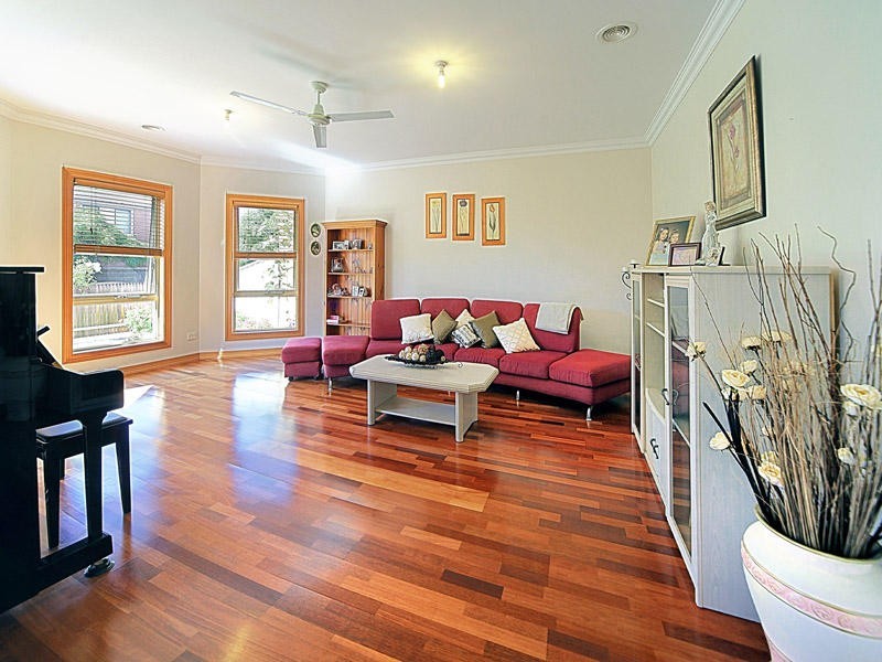 17 Waranga Close, Caroline Springs VIC 3023