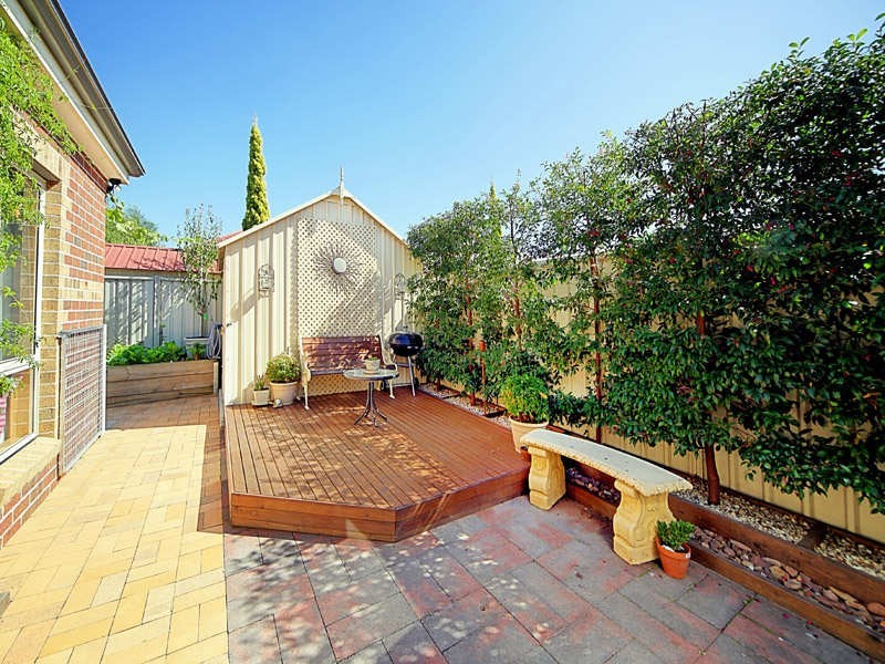 17 Waranga Close, Caroline Springs VIC 3023