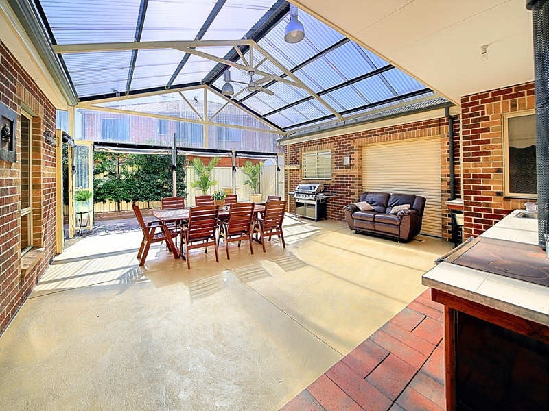 17 Waranga Close, Caroline Springs VIC 3023