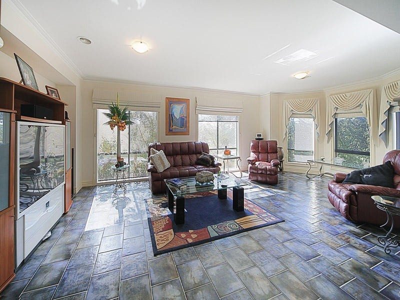 5 Illawong Terrace, Burnside VIC 3023