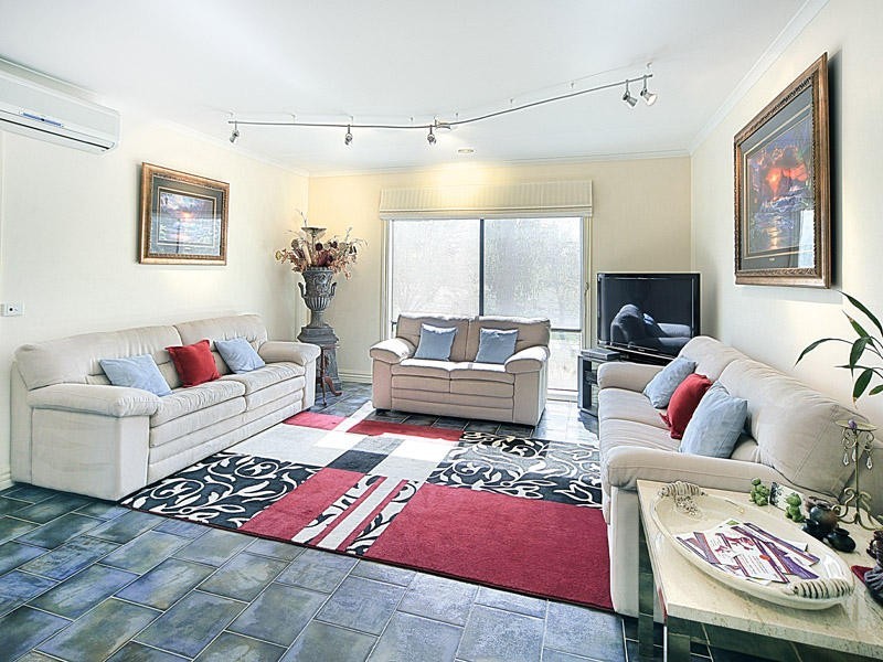 5 Illawong Terrace, Burnside VIC 3023