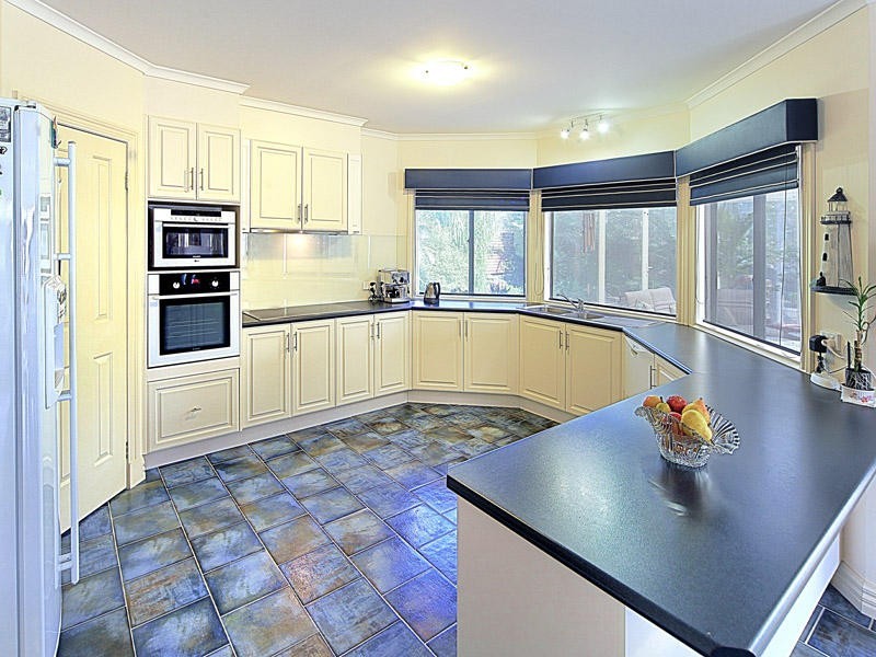 5 Illawong Terrace, Burnside VIC 3023